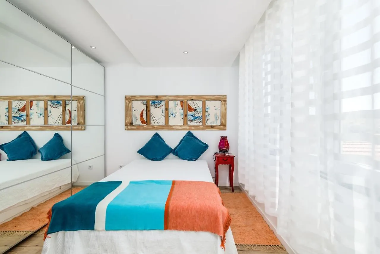T2 Tiles Apartment Estoril 0*,
