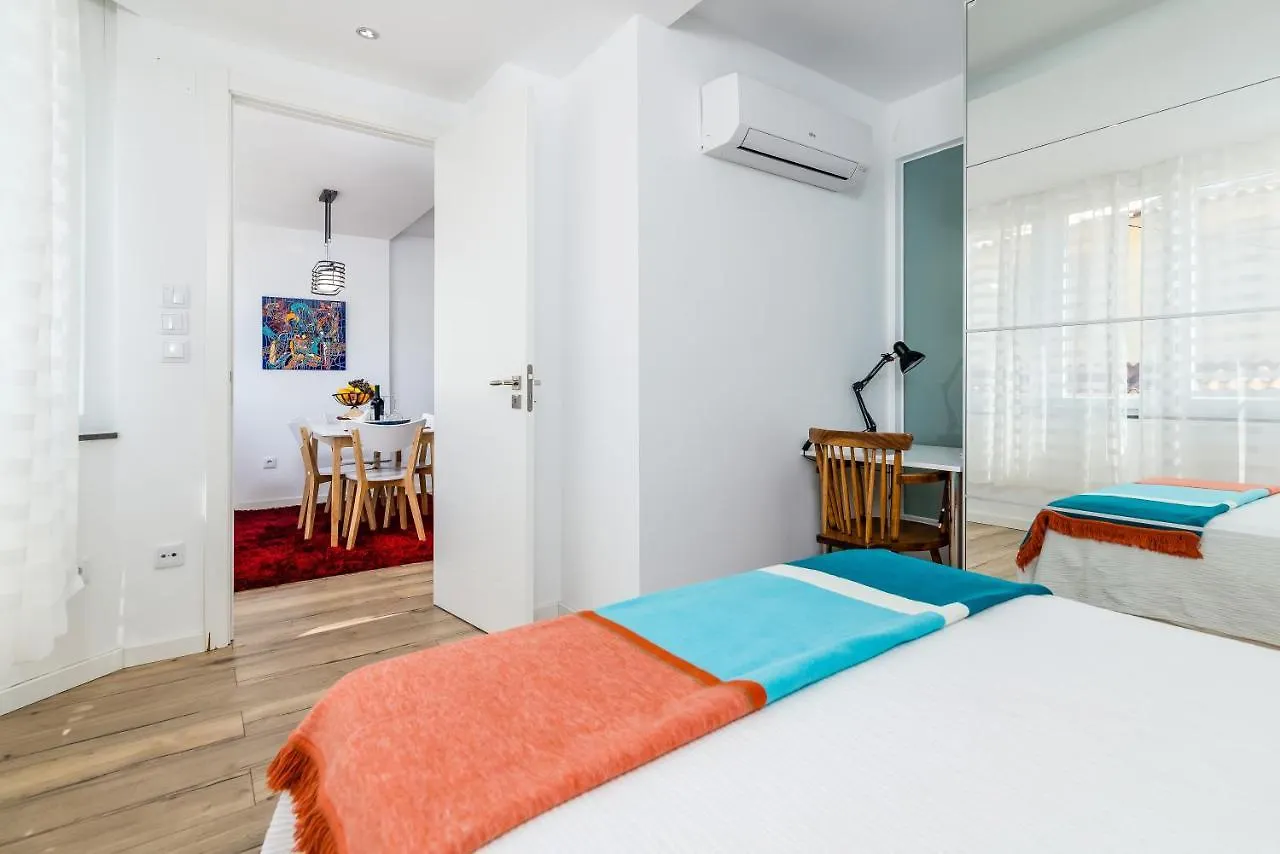 T2 Tiles Apartment Estoril