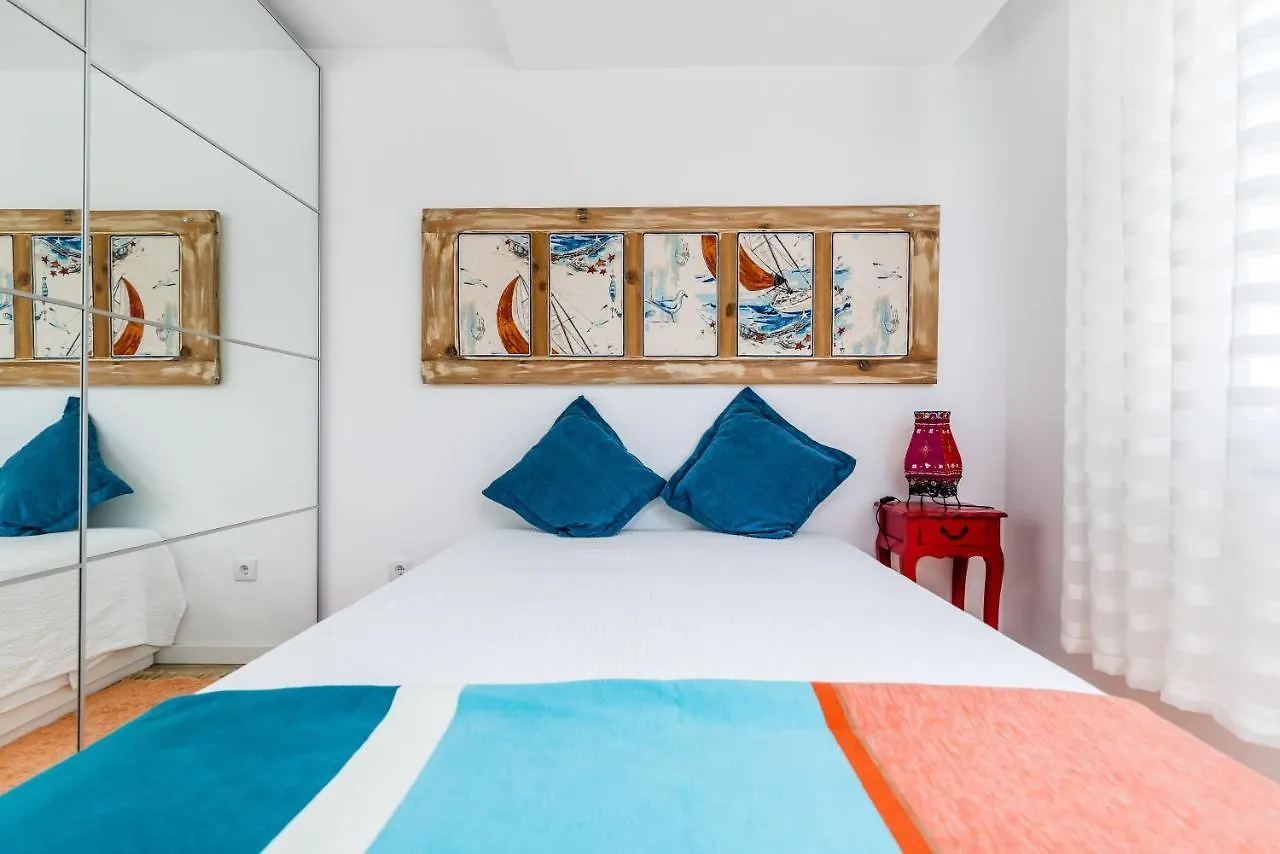 T2 Tiles Apartment Estoril